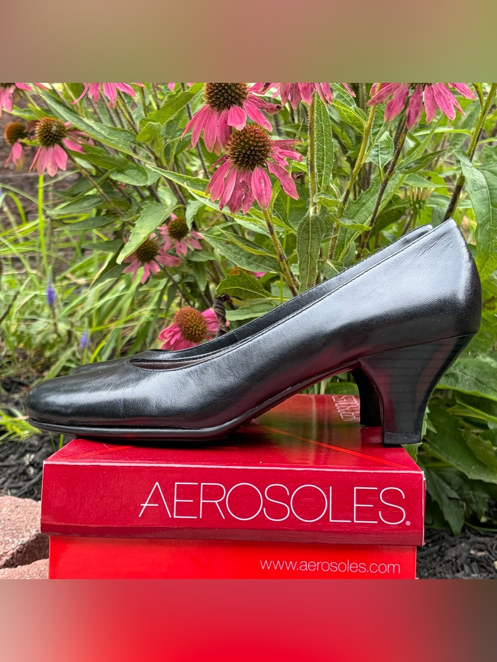 Aerosoles Y2K Black Leather Round Toe Low Heel Pumps Classic Minimalist Womens 8